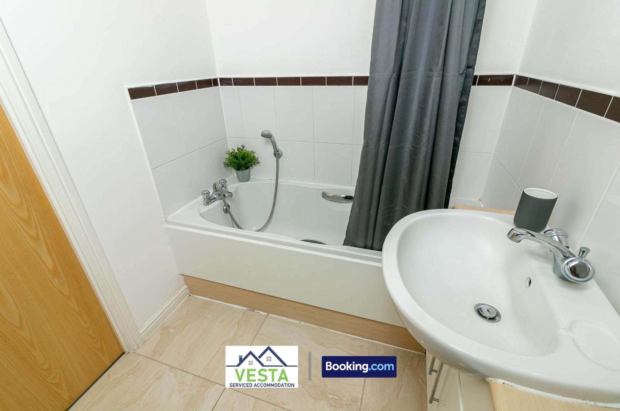 Two Bedrooms Apartment By Vesta Serviced Accommodation & Short Lets Hatfield With Free Wifi Exterior foto